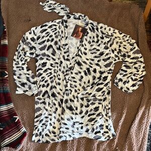 Stylish Black and Cream Patterned Robe with eye mask